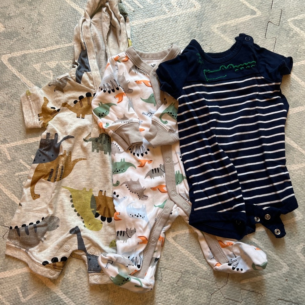 Carters bundle size NEWBORN EUC